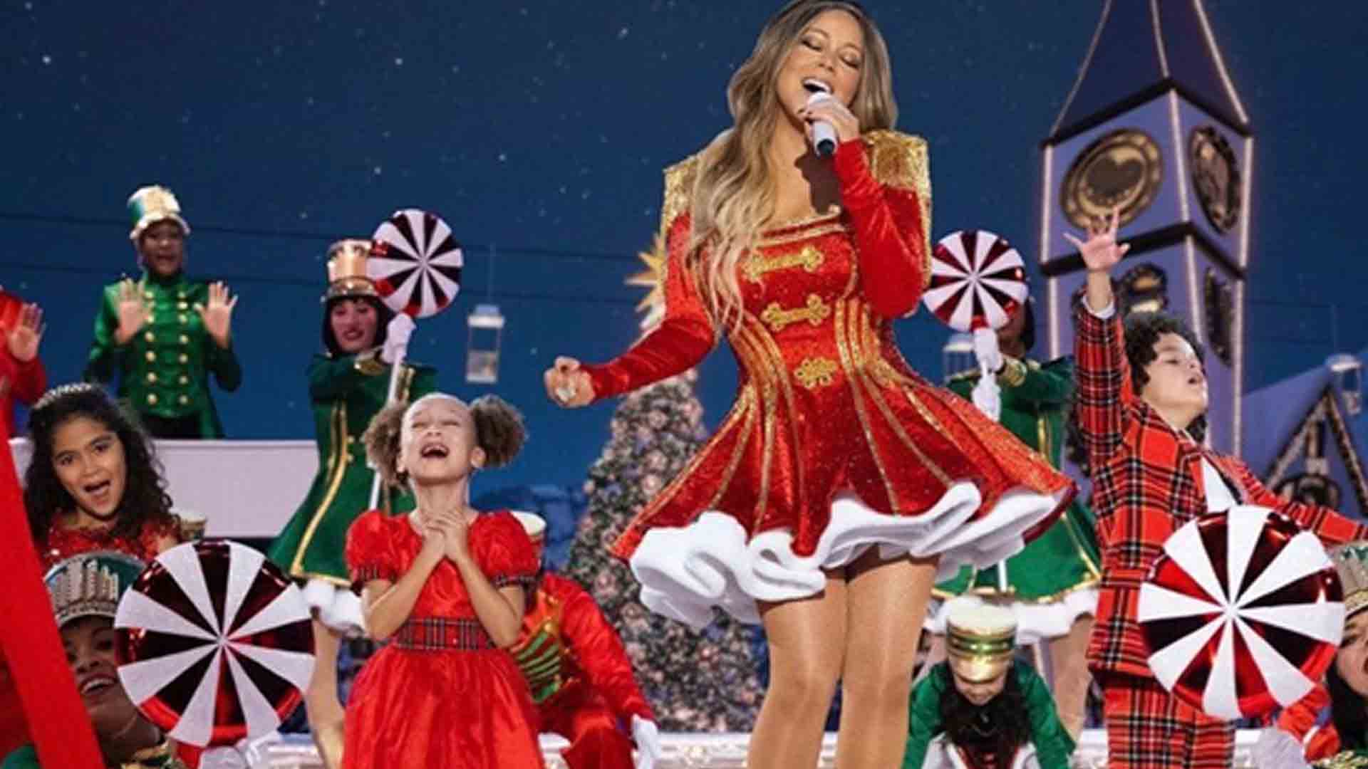 Mariah Carey Smashes A Halloween Pumpkin To Kickstart Christmas Season Pageone 