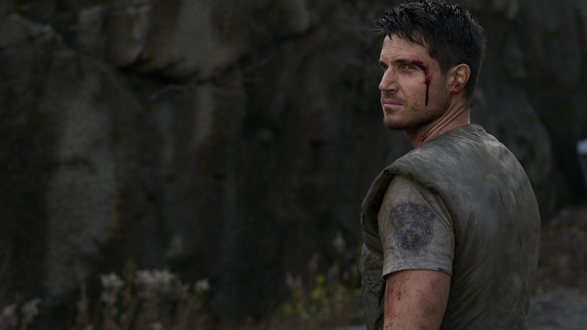 Robbie Amell Plays Chris Redfield In 