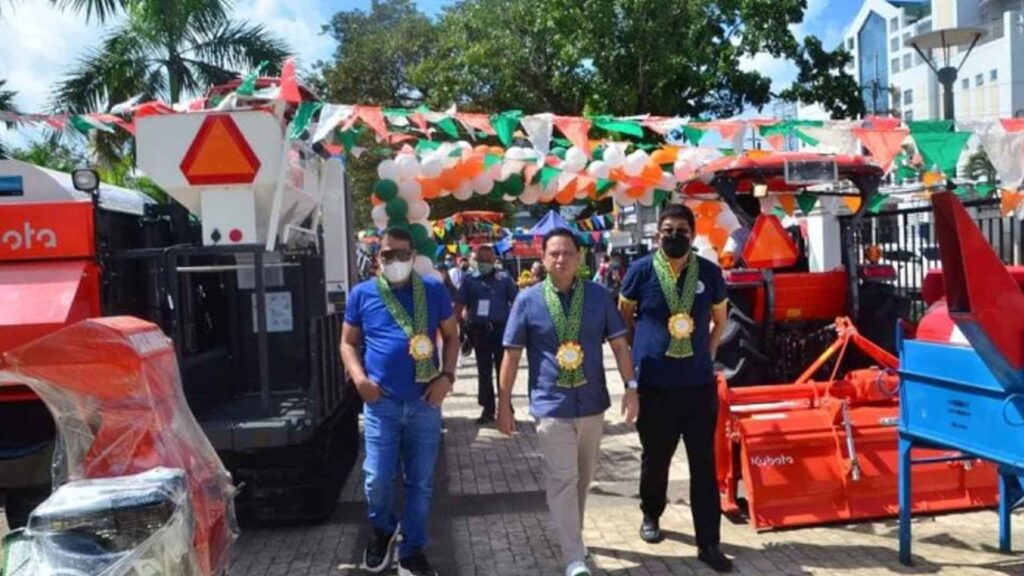 Iloilo Province Carries Out Color Coding For Fishing Vessels PAGEONE