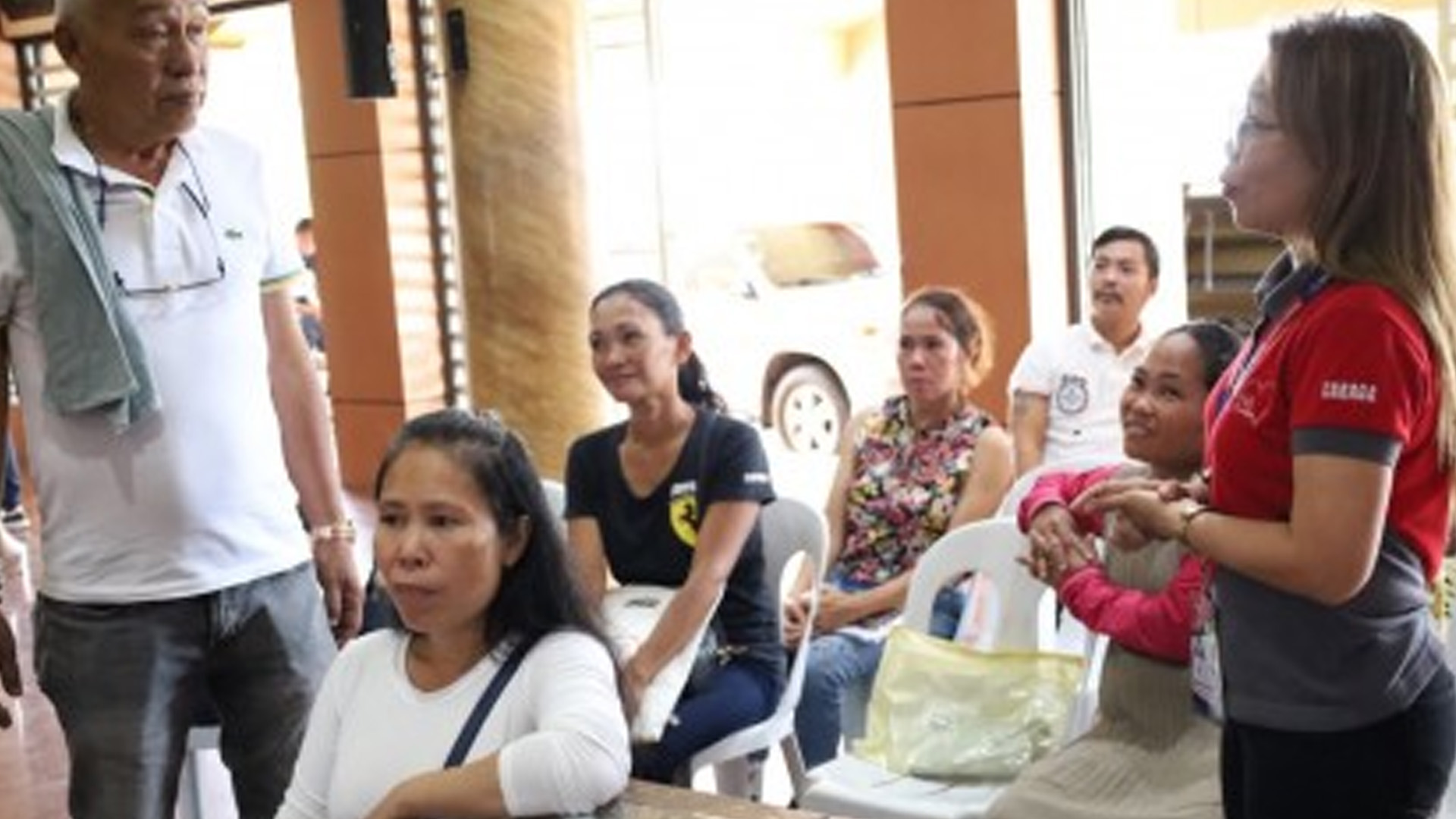 OWWA-13 Opens Help Desk For OFWs, Families In Surigao Del Sur - PAGEONE